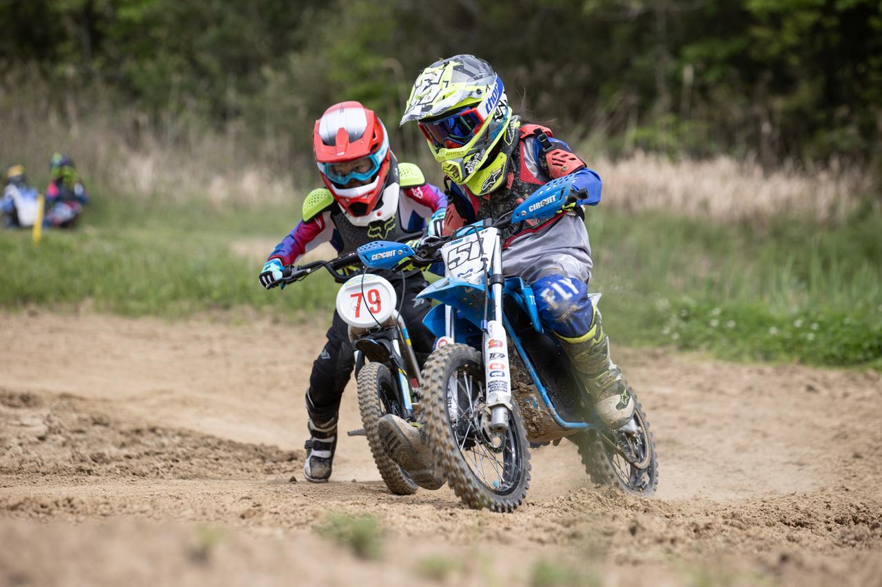 画像4: 篠田が開幕戦から完全勝利し連覇への好スタートを切る。MOTO-Eクラス