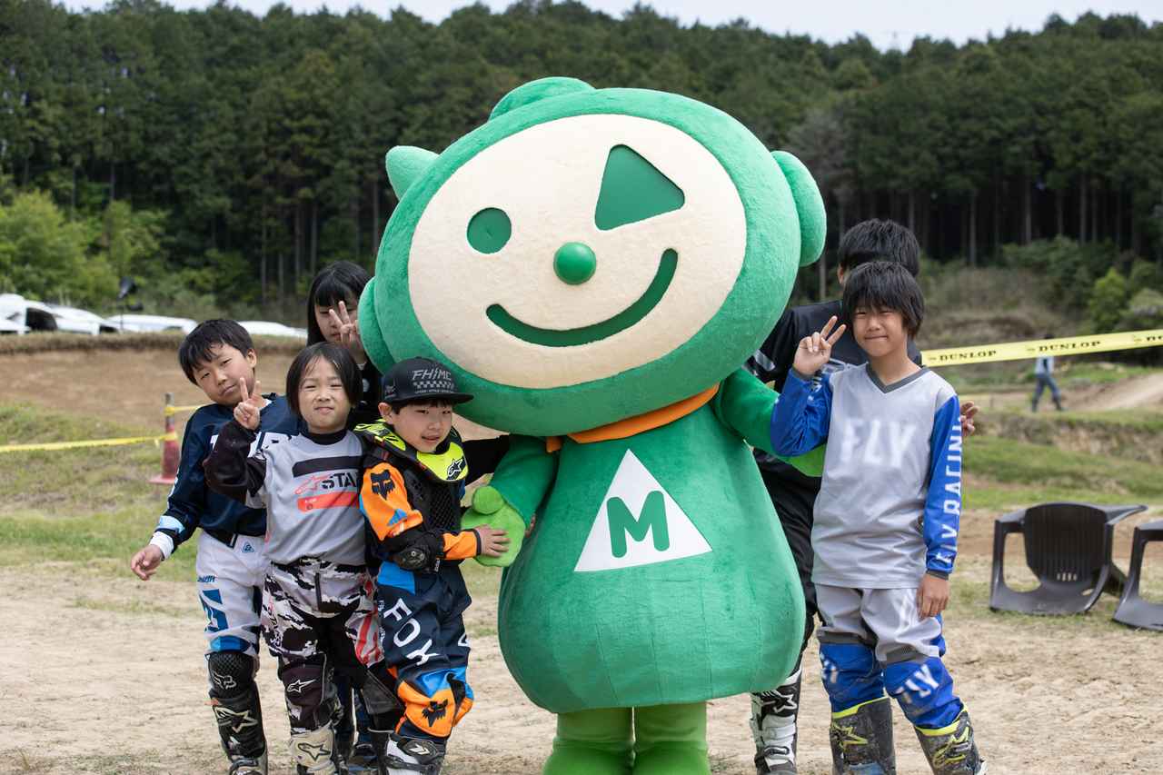 画像: 中勢自動車学校のマスコットキャラクターも遊びに来てくれました
