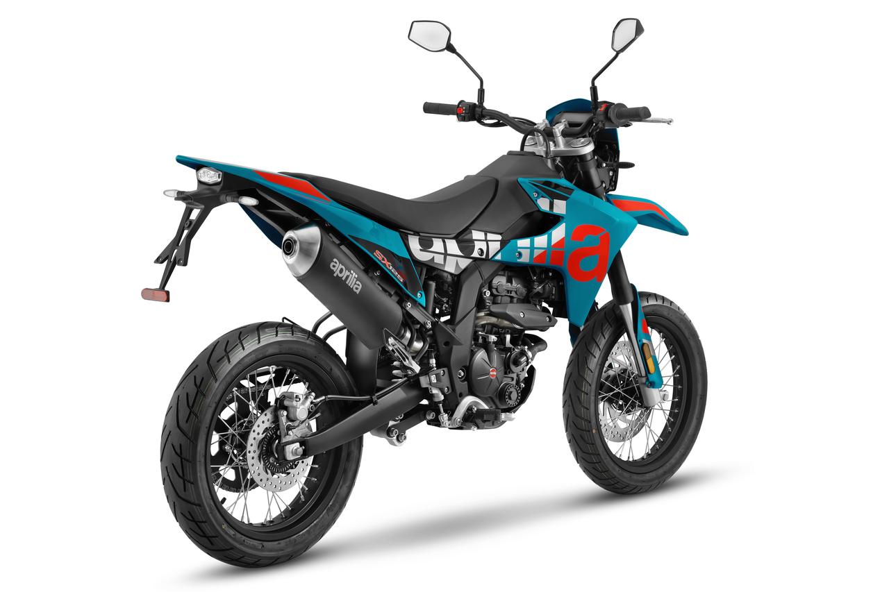 125ccスーパーモタードの希少な現行モデル、アプリリアSX 125に新