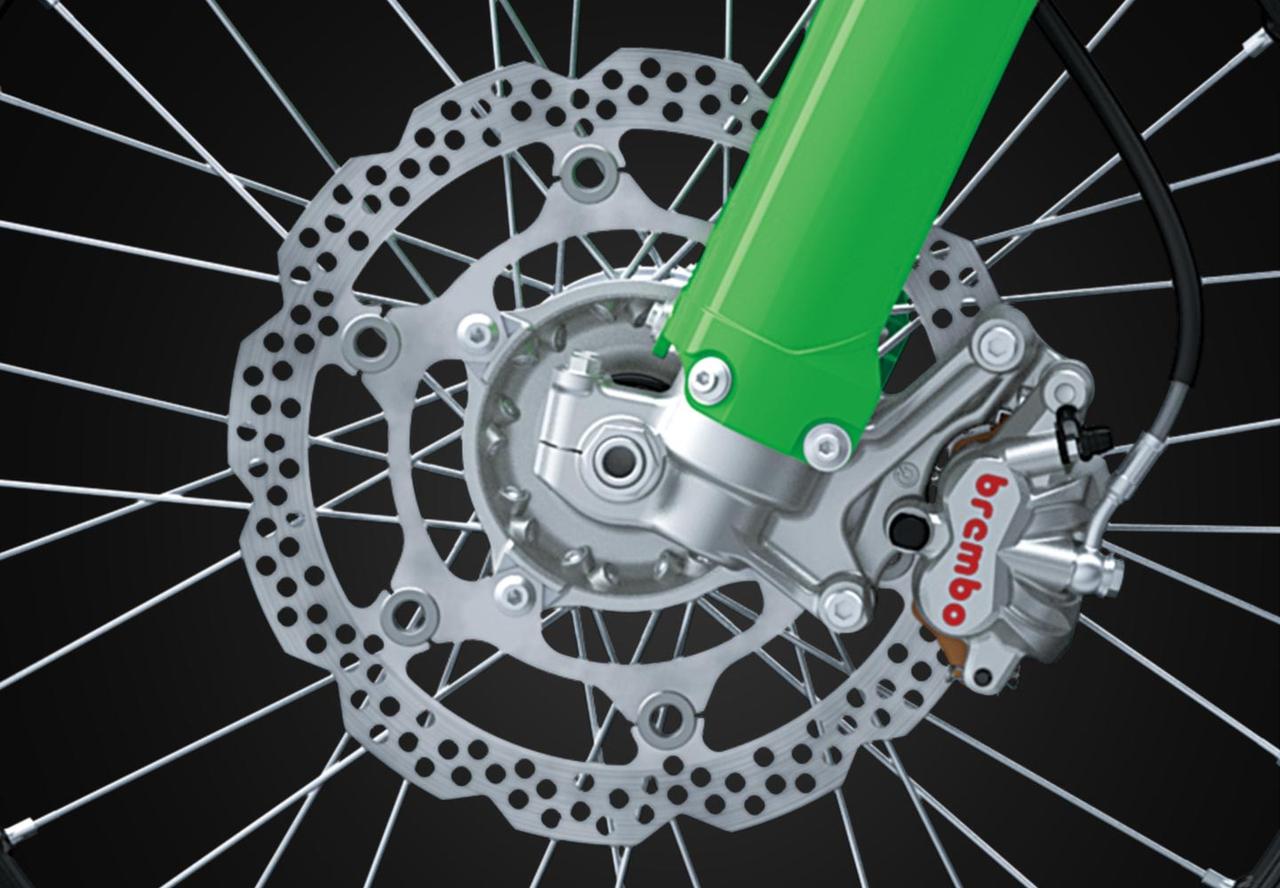 画像: KX450Fはフレームから一新。完全新設計のアルミ・ペリメーターフレーム+ホイールベース延長
