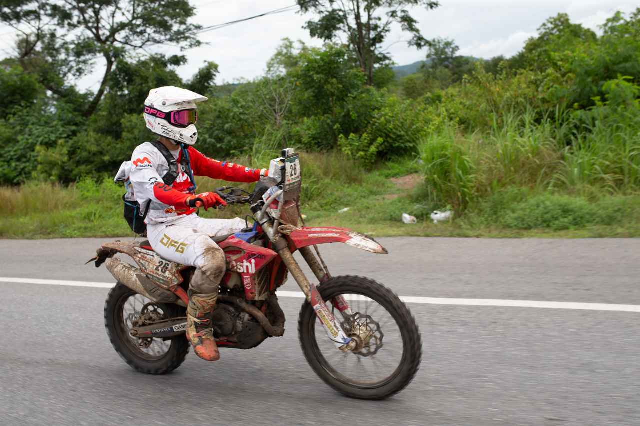画像: もう一つのレース、300kmのリエゾン