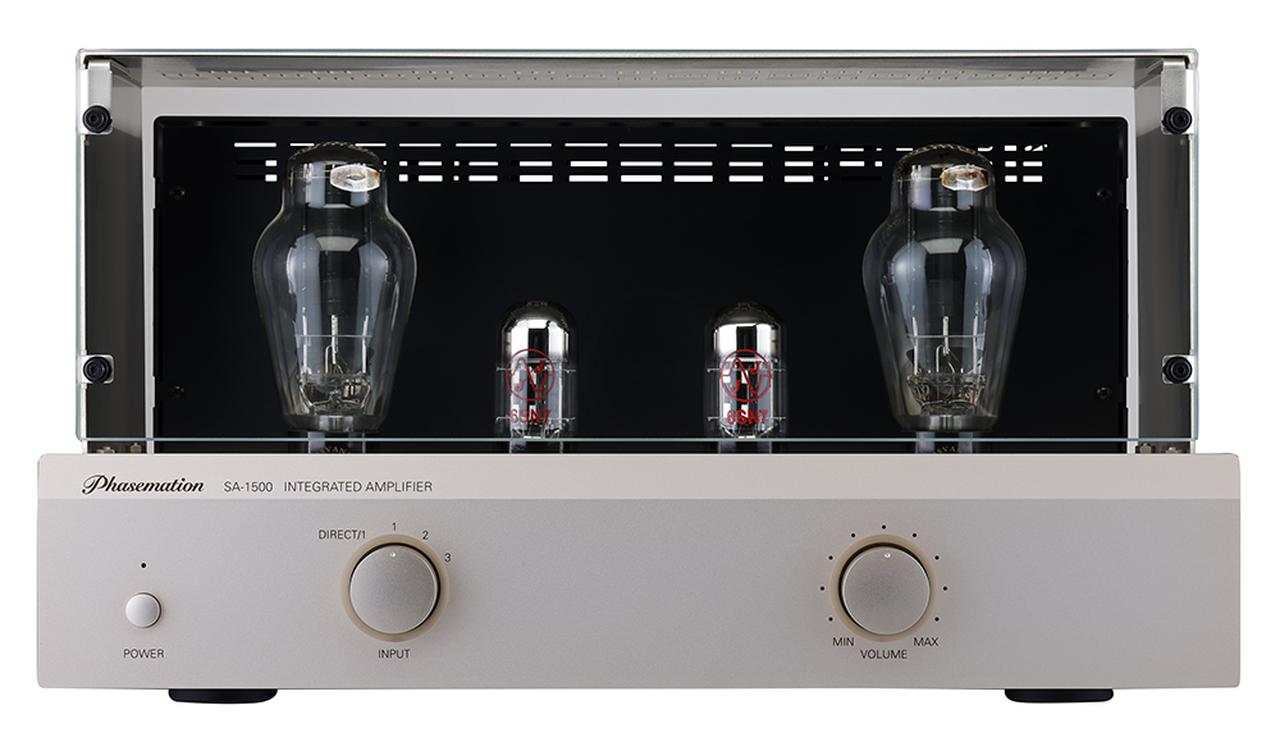 画像: 6SN7による2段増幅で出力管300B（PSVANE WE300B）を励振するシンプルな回路構成。純A級・無帰還シングル動作で出力9W＋9Wを得る。フロントパネルにDIRECTおよび入力3系統の切替えとボリュウムのノブを装備する。