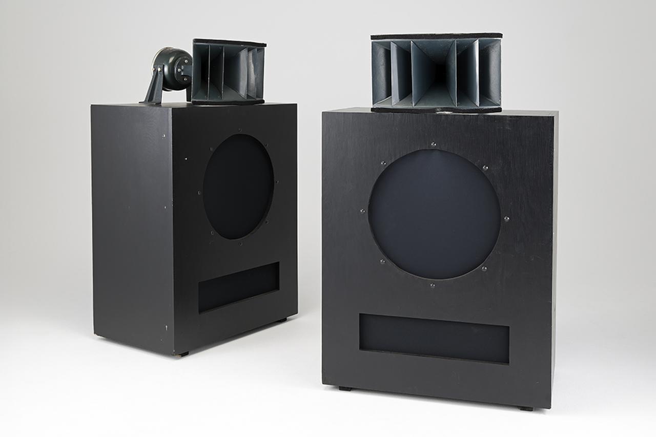 画像1: WEから置き換わっていったモーショグラフ。IPC／アルテック／WEアンプのマルチ駆動で励磁型46cmウーファーの2ウェイを鳴らす