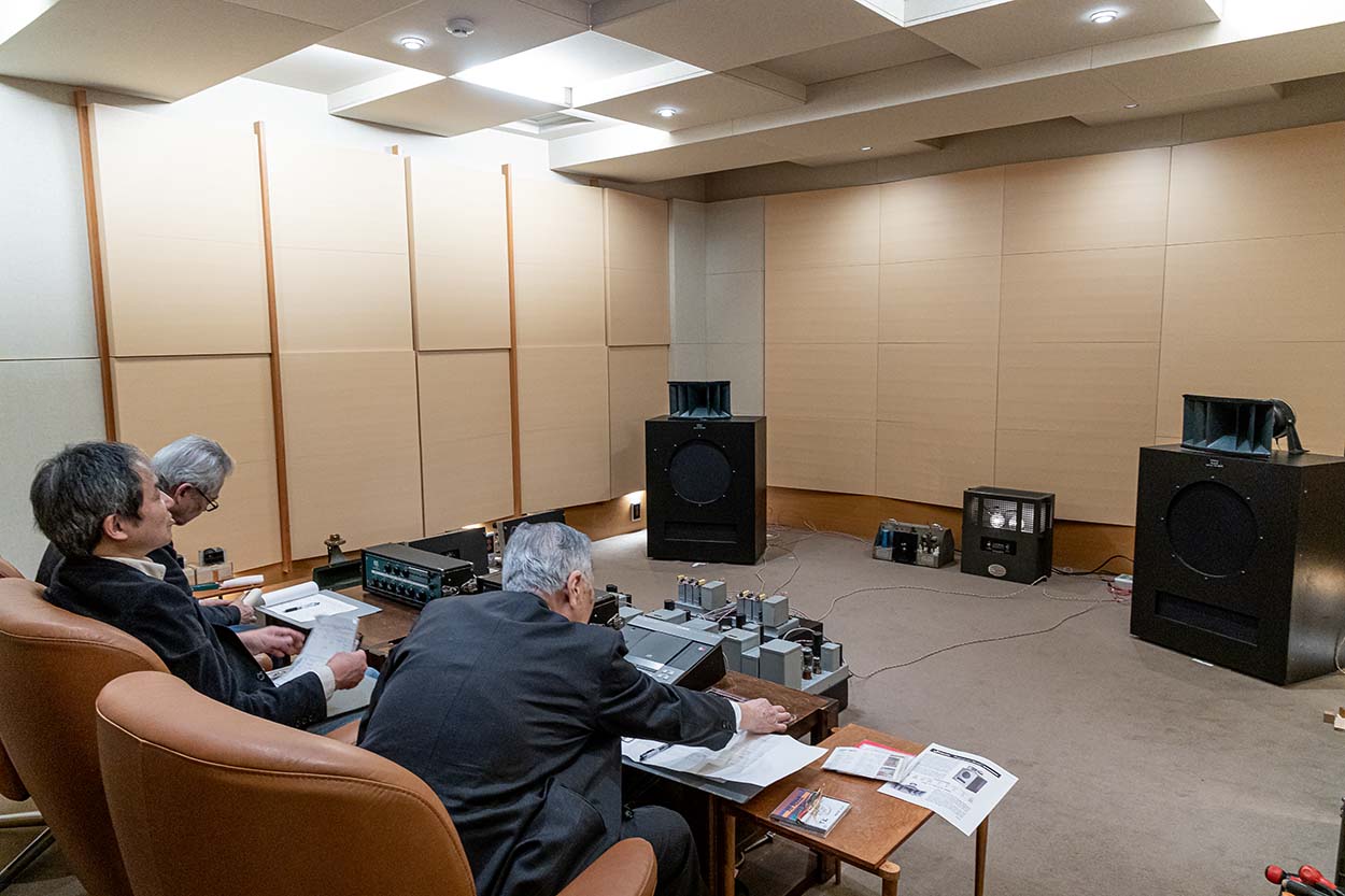 画像: 励磁型とパーマネント型の組合せでも位相合わせや低域レベル調整で音がまとまる。ドライバーのクセへの固定観念も覆せる