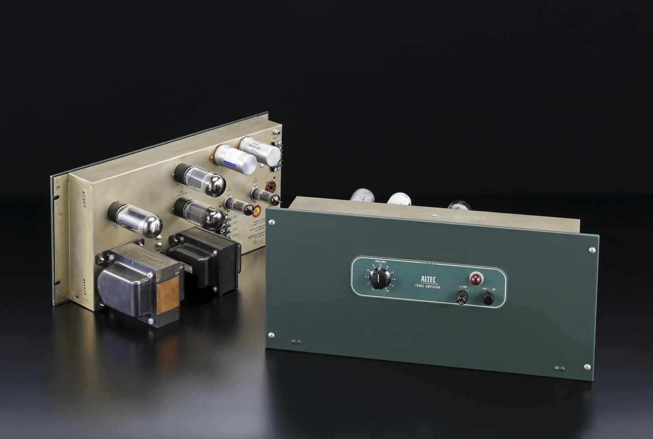画像: 1957年に登場したパワーアンプ1568Aは、6CG7を2本使用し、出力段はEL34をpp動作として出力40Wを得ている。レコーディングスタジオや映画館、ホール、教会、空港施設など、様々なシーンで活躍していた。また、本機の出力段にEL34をパラレルpp動作として出力80Wを得ている1569Aも活躍していた。1568Aの出力管EL34としては、ヨーロッパのテレフンケンやシーメンスなどより、GEやシルヴァニアなど米国製の方がマッチする。試聴機ではシルヴァニア製を使用している。(土井)