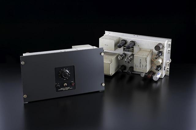 画像: カナダで製造されたノーザン・エレクトリックR4141Aは回路的にはWE 118Aに準じたパワーアンプで、入力トランス618Cの後、6J7ダブルプッシュプル、出力段6L6パラレルプッシュプルとして出力40Wを得ている。シャーシレイアウトはWE 118Aに似ており、違いとしてスクリーン電圧の供給に低電圧放電管のOC3／VR150が用いられている点であろう。また電源トランスはWE 118Aで使用されている359Lより一回り大きなトランスが採用されている。