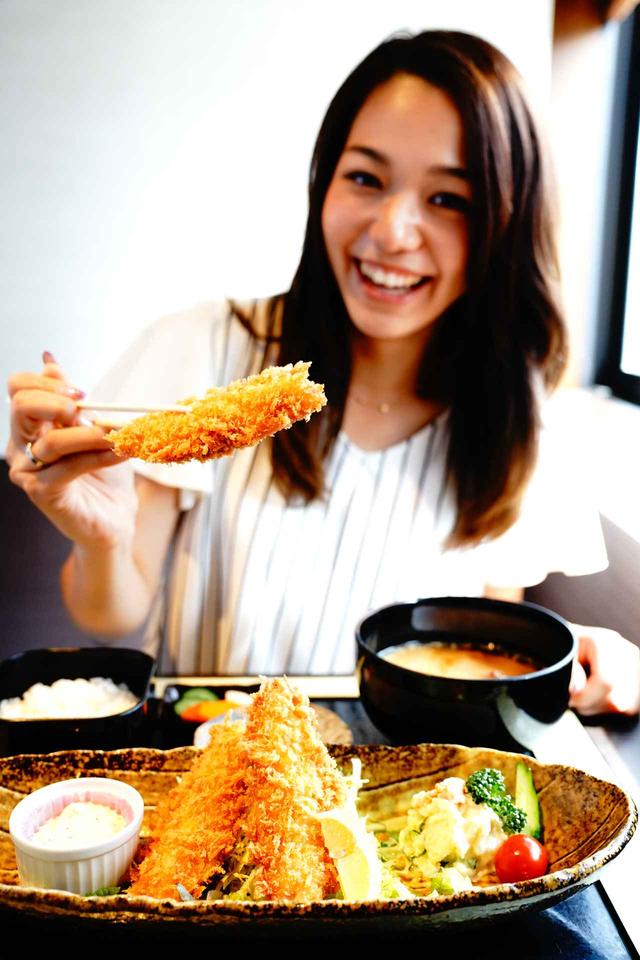 画像: ふっくら肉厚のアジをサクサクに揚げる 小田原港わらべ自慢のアジフライ1080円