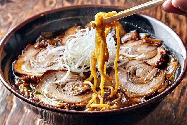 画像: 昼帰り、森の奥の名店へ“アリランラーメン”八平の食堂
