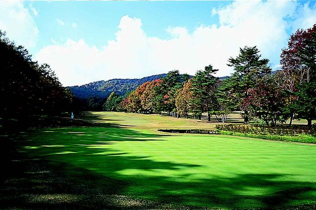 画像: 6番ホール/512㍎/パー5 やや打ち下ろすホールで、豪快に攻めていける