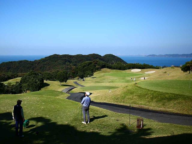 画像: 10H・178H・Par3 軽い打ち下ろしの象徴的な長いパー3。強いアゲンストの日はドライバーで打っても届かないとか