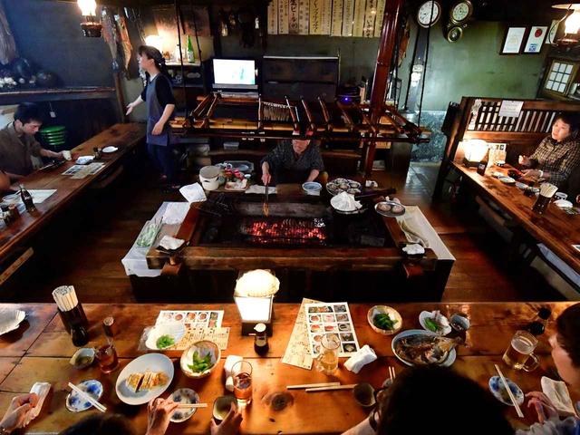 画像: その名も“炉ばた”。釧路は炉端焼き発祥の地