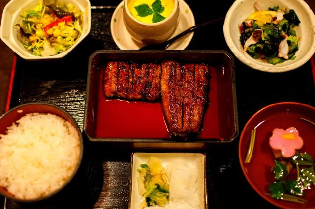画像: 大隅産うなぎの専門店、うなぎのふじ井。鹿児島県 鹿児島市荒田2丁目41-1 写真のうなぎ御前はじめ、ひつまぶし、うな丼、うなぎ尽くし(☎099-250-3235)