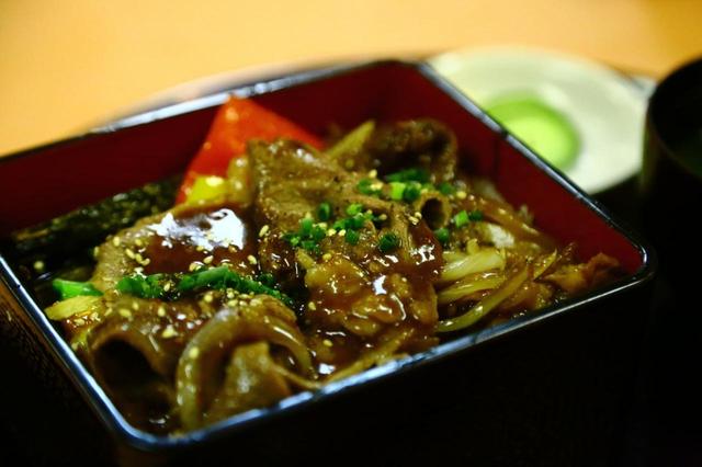 画像: おすすめメニュー③富士山黒牛の焼肉重/2150円