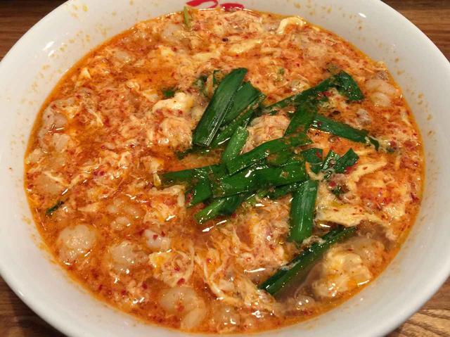 画像: 地元客も多く訪れる。人気のモツがどっさり入ったモツ辛麺は何度でも食べたくなる。麺屋 つつみ 宮崎県宮崎市千草町1-4
