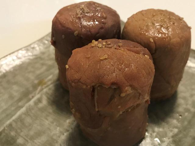 画像: まだ食べたりない人は、「肉巻きおにぎり」でがっつり補給!