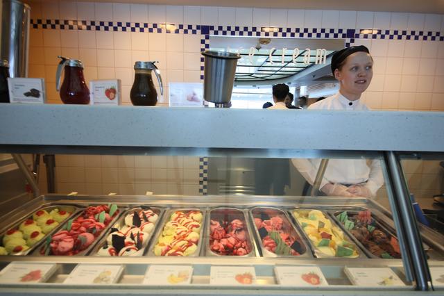画像: 食後のデザートにジェラートはいかが!?(写真:セレブリティ・ミレニアム)
