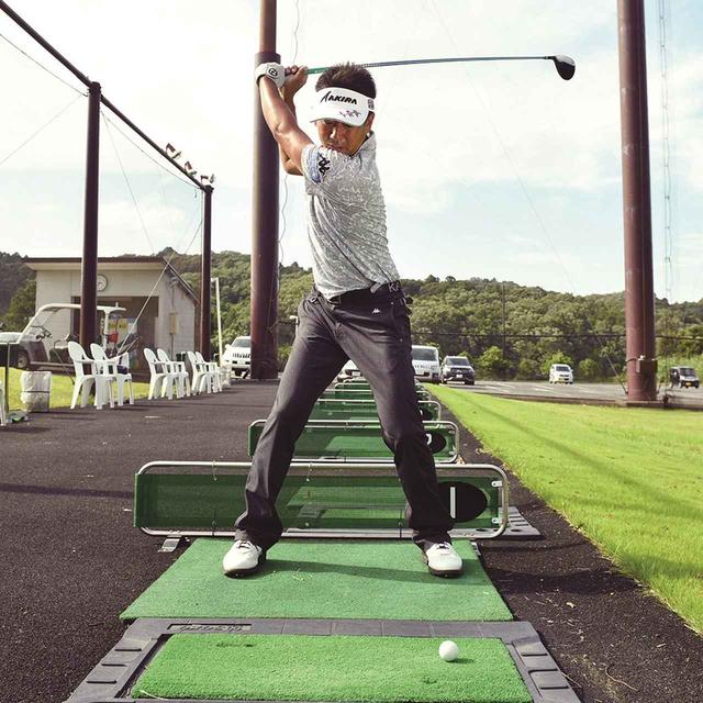 画像3: 【夏ゴルフ】ラフからのフェアウェイウッドはバンカーショットの要領で打つ!
