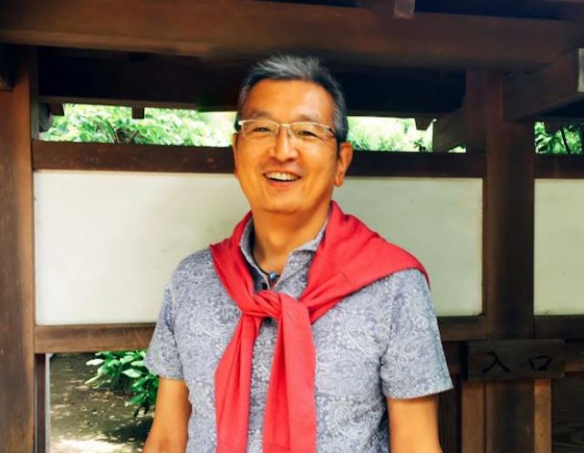 画像: 著者の飯田利男氏。営業時代に実践を通じて体得したマネジメント・メソッドの体系化を目指し、2014年にドラッカー学会、2015年に渋沢ドラッカー研究会へ入会。2016年以降は明治大学サービス創新研究所客員研究員としても活動。各所で講演やプレゼンテーションを精力的に行っている。