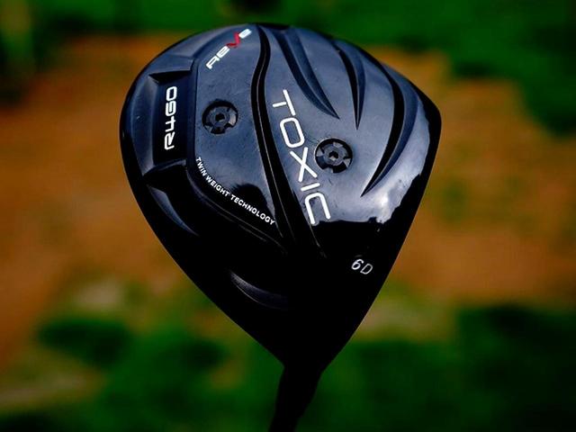 画像: ロフト6度のレーヴ トキシックドライバーを使用