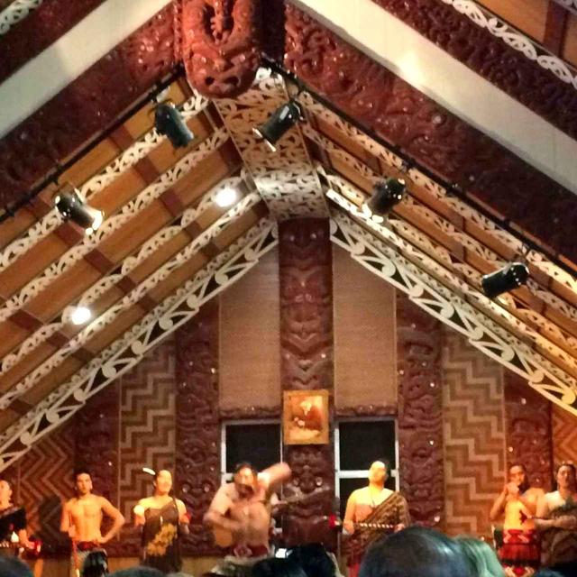 画像: デプイアのマオリショー。ニュージーランドの先住民族、マオリ伝統の舞を堪能ください