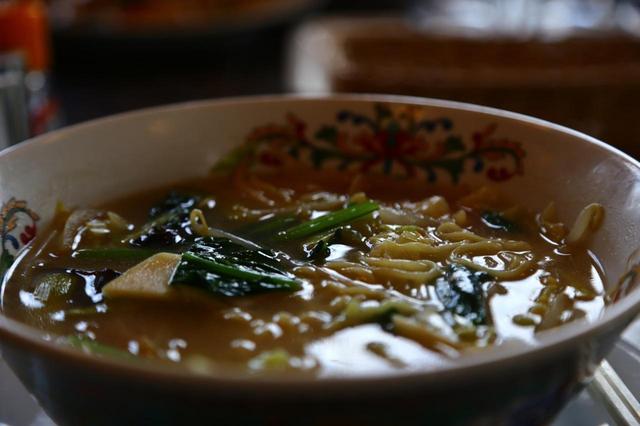 画像: 野菜塩ラーメン ¥800 (取材時)