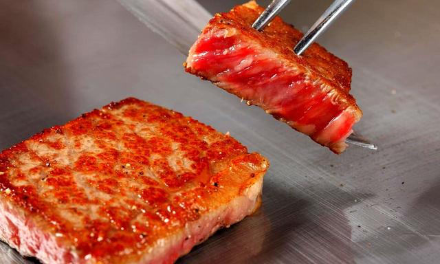 画像: 宮崎牛は鉄板焼きで!