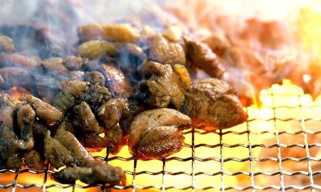画像: 宮崎地鶏は炭火焼きで!