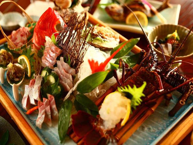 画像: 1日4組限定の隠れ家的旅館「弁天鉱泉」。立ち寄り湯とセットになったランチも絶品
