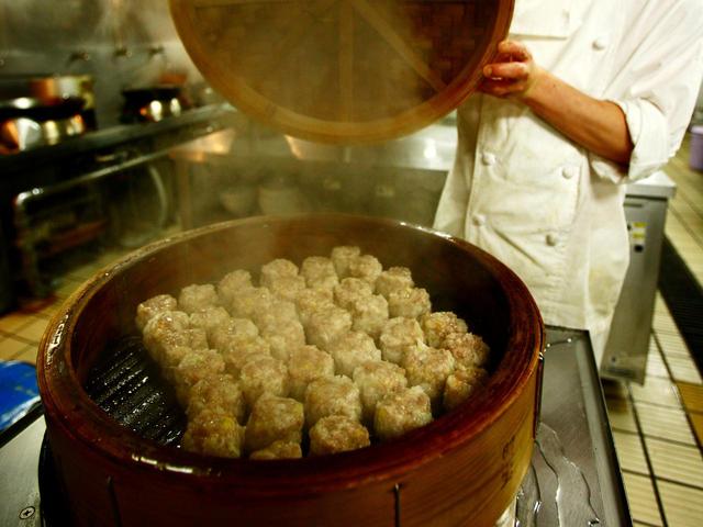 画像2: 【横浜中華街・五目焼きそば】華正樓、萬珍樓、聘珍樓、名店の味を食べ比べ!