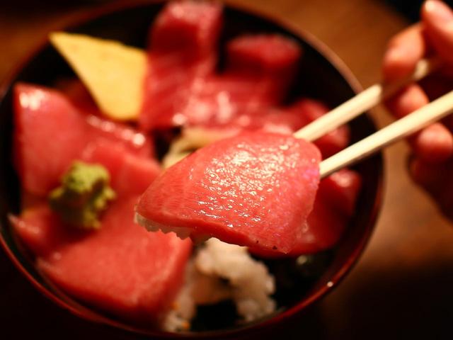 画像: 極上品!クロマグロ 大トロ&中トロ ハーフ丼 3950円