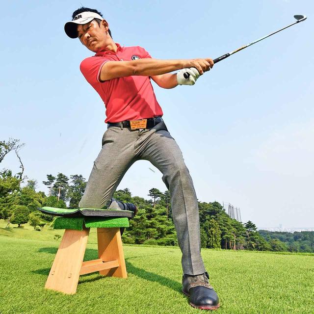 画像: 振れない人は手首を固めて振っている証拠