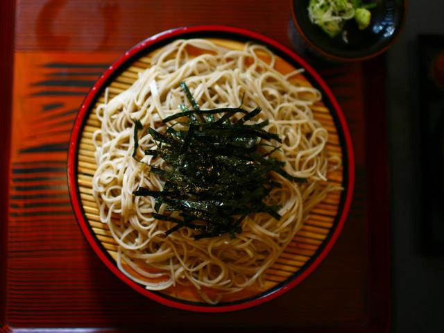 画像: 刻み海苔との相性ヨシ、シンプルで深い味のそばつゆ。「もう一枚!」