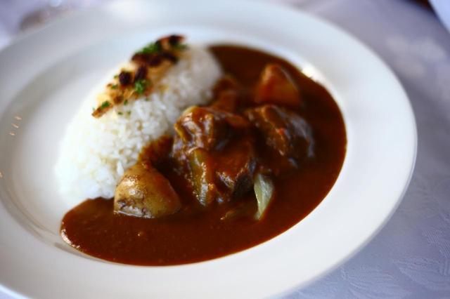 画像: 8種類のスパイスを混合したこだわりカレーは20年以上続く伝統の味。