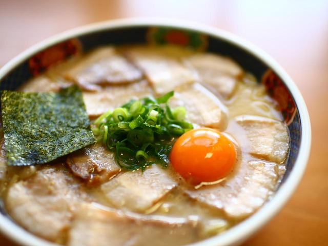 画像: マイルドな味わい“白系”の「岡本中華」