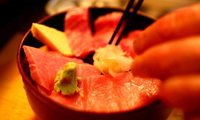 画像4: 【三崎・マグロ】マグロ問屋も太鼓判!「たち吉」の“ちぢれマグロ”の丼
