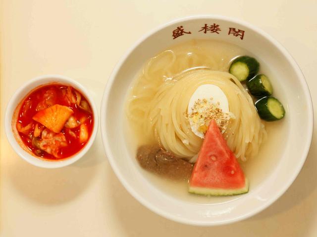 画像: 黒毛和牛を使った焼肉が有名だが、冷麺は隠れた人気メニュー。遠方からの常連も多い人気店