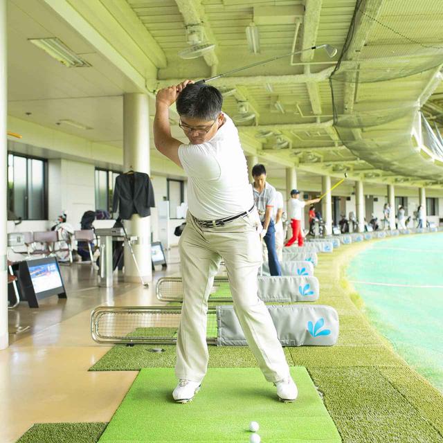 画像1: 【10本で握る】時松隆光プロをお手本に、テンフィンガーで打っていますが大フックが出るのはナゼ? 篠塚武久先生がアマへ直伝レッスン