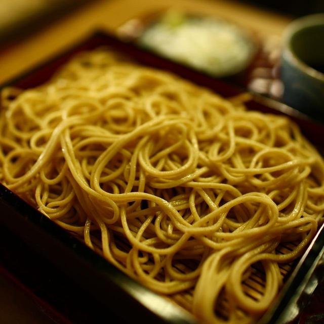 画像: 暖簾の味は、つゆの味。「藪」は甘く、「更科」は辛く、「砂場」はその中間