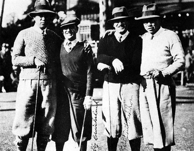 画像: 右端が赤星四郎、左端が弟の六郎。六郎の米国時代のゴルフの師であるボビー・クルックシャンク(左から二人目)が来日した際の1枚