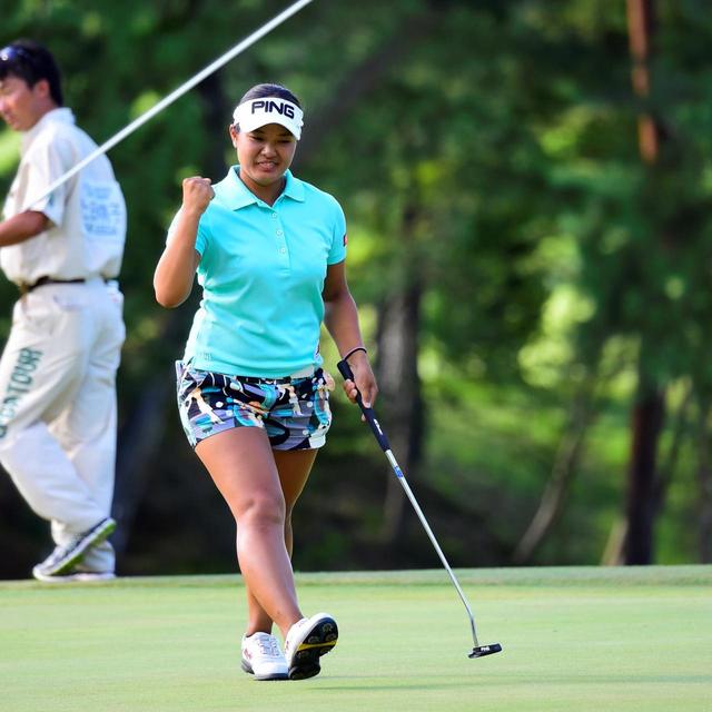 画像: 2014年日本女子プロ。美奈木GCの18番グリーン。あどけない表情の鈴木愛。ツアー初優勝がメジャー!