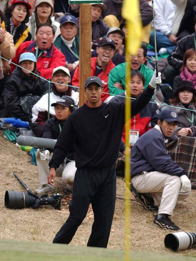 画像: 太平洋クラブ御殿場コース2001年ワールドカップ タイガーが奇跡のチップインイーグル