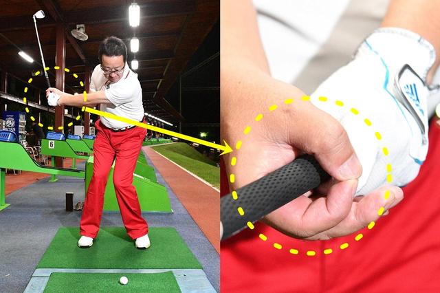 画像: 右手の人差し指と親指のグリップをゆるめることで、切り返しの際に、勝手にクラブが寝て、フェースを開いたまま打つ感覚が体感できる