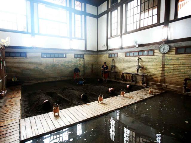 画像: 泉質/炭酸水素塩泉・塩化物泉 昭和初期に建てられた風呂は情緒がある