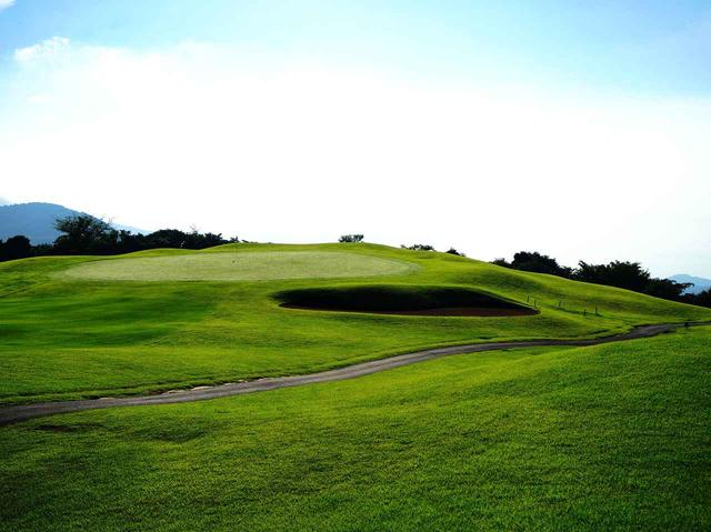 画像: 鶴見14番ホール(613ヤード、パー5)