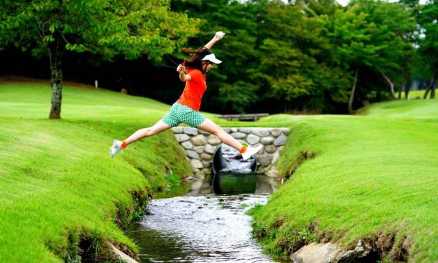 画像: ゴルファーの皆さま、真似しないでください!!