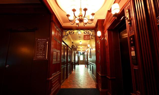 画像: 館内の通路。まさに英国のマナーハウス