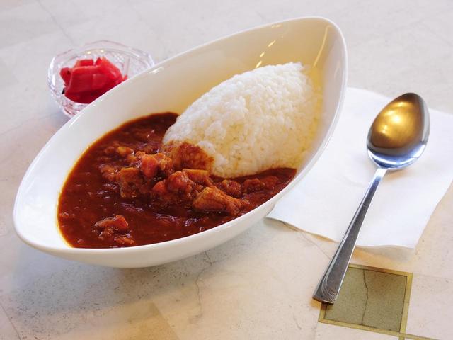 画像: カレーライスなどお昼ご飯を食べることもできる