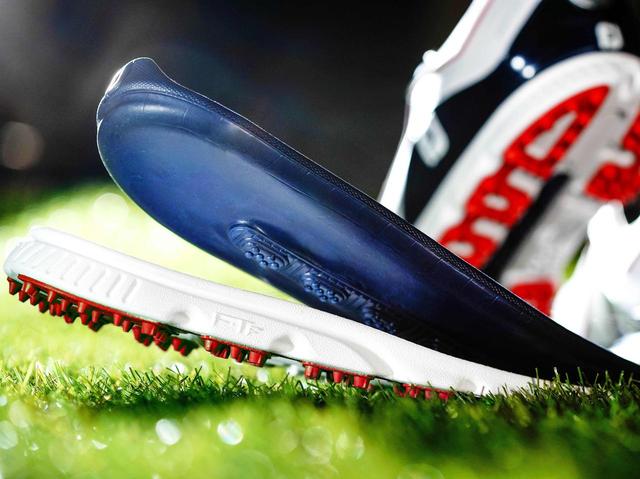 画像1: 【プレゼント】PGAツアーの多くのプロが愛用するフットジョイ。3層構造のアウトソールが芝をガッチリつかむスパイクレスシューズ、3名様にプレゼント! アダム・スコットも履いている