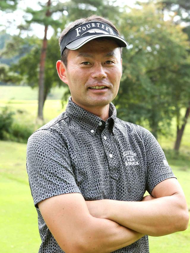 画像: 小暮博則プロ(ヘッドスピード44m/s役) 誰でも簡単にマスターできる「1軸論」を提唱。クラブにも詳しいパーフェクトゴルフアカデミー主宰。今回はヘッドスピード44m/sで試打してもらった