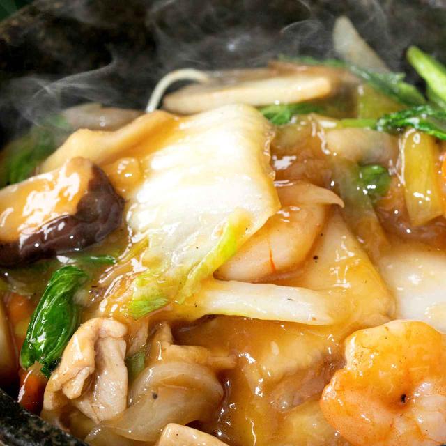 画像: 醤油ベースの懐かしい味 石焼きあんかけ焼きそば 1674円